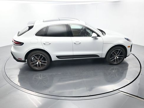 Certified 2024 Porsche Macan image 38