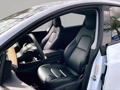 Used 2023 Tesla Model Y Long Range AWD/4WD image 18