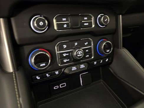 Used 2023 Chevrolet Tahoe Premier AWD/4WD image 36