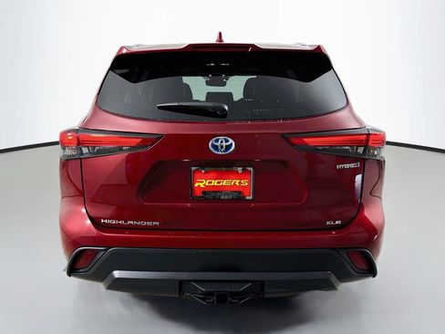 Used 2021 Toyota Highlander XLE AWD/4WD image 7