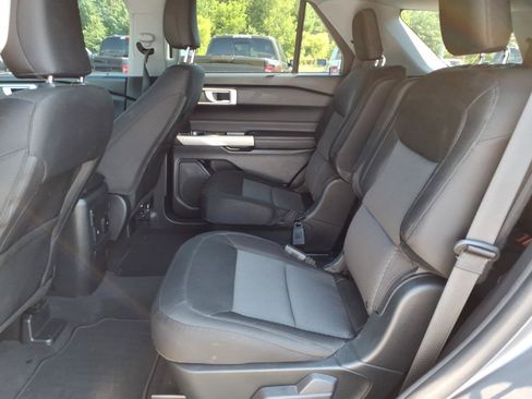 Used 2022 Ford Explorer XLT AWD/4WD image 17