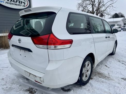 Used 2013 Toyota Sienna L image 7