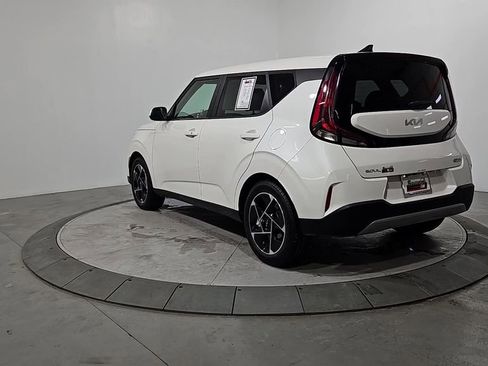 Used 2023 Kia Soul EX image 3