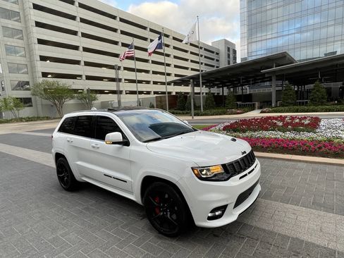 Used 2020 Jeep Grand Cherokee SRT image 6