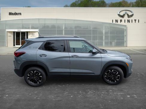 Used 2022 Chevrolet TrailBlazer LT FWD image 3