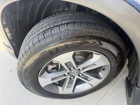 Used 2025 Honda Pilot EX-L image 32
