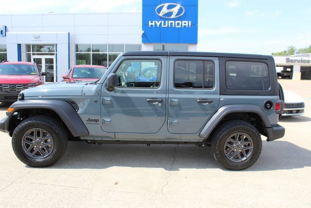 Used 2024 Jeep Wrangler Unlimited Sport AWD/4WD image 2