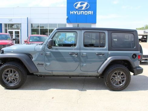 Used 2024 Jeep Wrangler Unlimited Sport AWD/4WD image 2