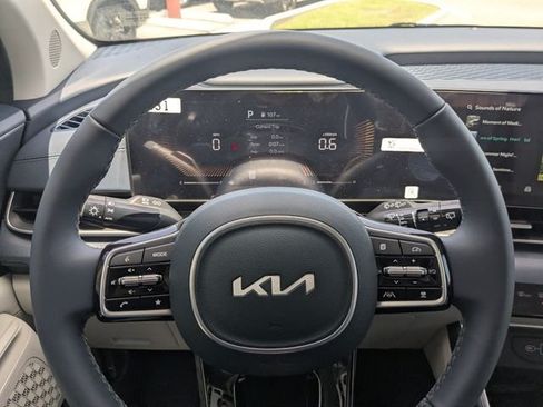 New 2026 Kia Carnival EX FWD image 32