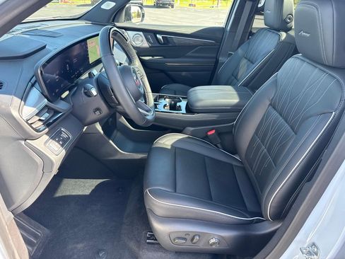 Used 2026 Buick Enclave Avenir AWD/4WD image 5