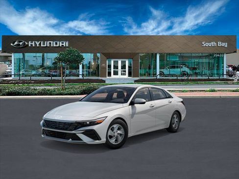 New 2026 Hyundai Elantra SE image 1