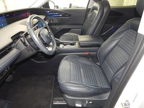 Used 2024 Lincoln Nautilus Reserve w/ Equipment Group 202A image 11