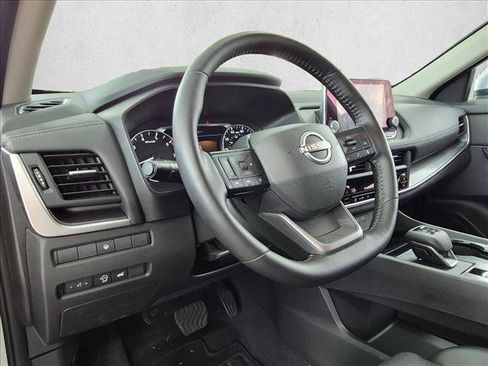 Used 2025 Nissan Rogue SV w/ SV Premium Package FWD image 9