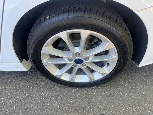 Used 2019 Ford Fusion SE image 10