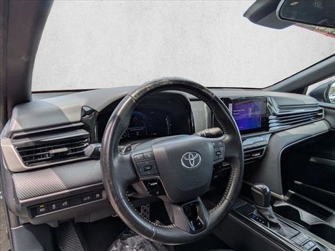 Used 2025 Toyota Camry SE FWD image 10