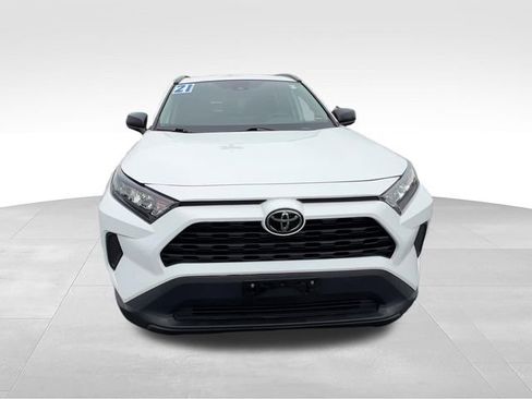 Used 2021 Toyota RAV4 LE AWD/4WD image 8