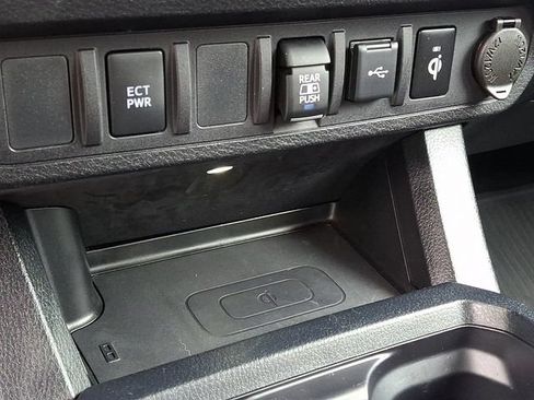 Used 2020 Toyota Tacoma TRD Sport AWD/4WD image 23
