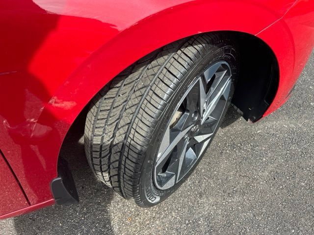 Used 2022 Hyundai Elantra Limited FWD image 35