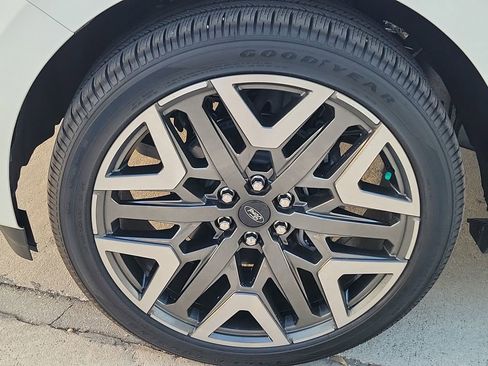 Used 2026 Ford Expedition Max Platinum w/ Platinum Ultimate Package image 11