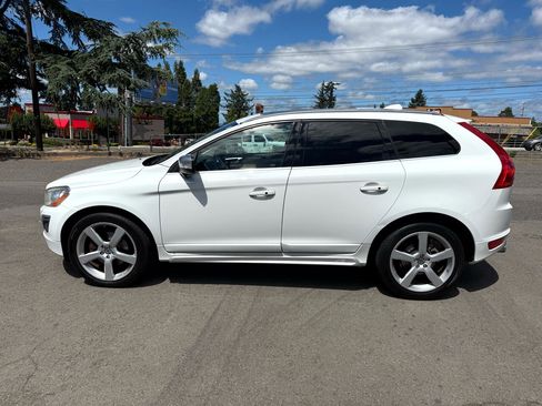 Used 2011 Volvo XC60 T6 R-Design w/ Convenience Pkg image 2