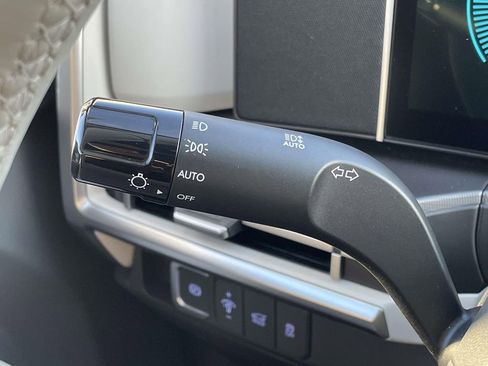 Certified 2025 Hyundai Santa Fe SE image 11