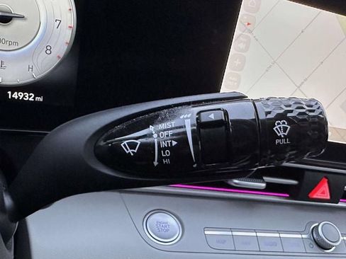 Used 2023 Hyundai Elantra Limited image 36