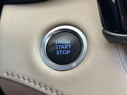 Used 2021 Toyota Highlander XLE FWD image 27