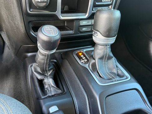 Certified 2024 Jeep Gladiator Sport image 30