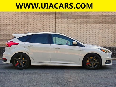 Used 2017 Ford Focus ST FWD image 5