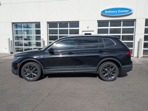 Used 2022 Volkswagen Tiguan SE AWD/4WD image 11
