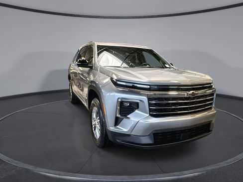 New 2026 Chevrolet Traverse LT w/ Driver Confidence Package AWD/4WD image 2