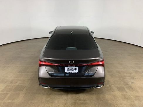 Used 2019 Toyota Avalon Limited image 11