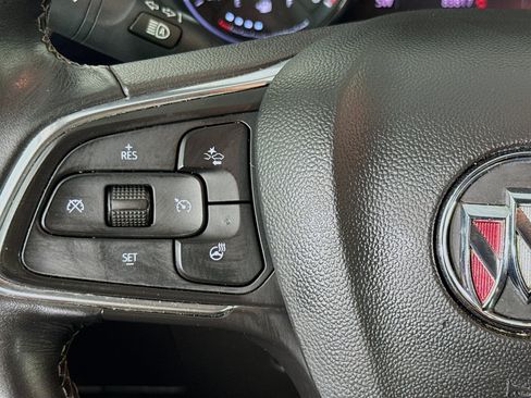 Used 2022 Buick Encore GX Essence FWD image 11