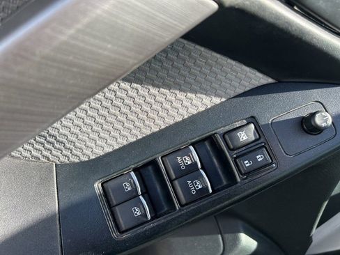 Used 2018 Subaru Forester 2.5i Premium w/ All-Weather Package image 12