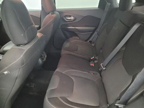 Used 2015 Jeep Cherokee Latitude image 18