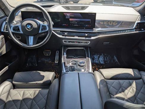 Used 2025 BMW X7 xDrive40i w/ M Sport Package AWD/4WD image 19