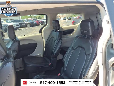 Used 2024 Chrysler Pacifica Touring-L FWD image 12