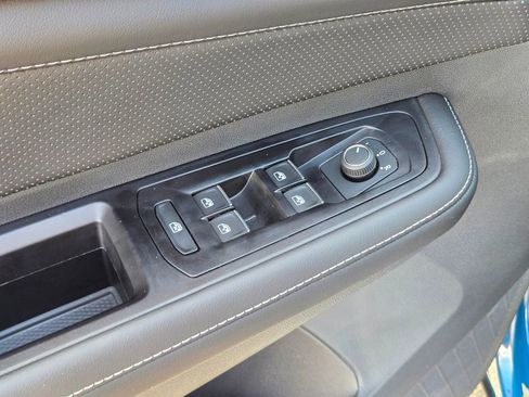 Certified 2025 Volkswagen Atlas Cross Sport SE FWD image 15