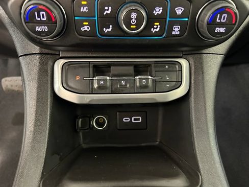 Used 2023 GMC Acadia SLE FWD image 21