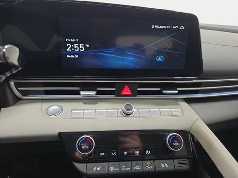 Used 2024 Hyundai Elantra Limited image 19