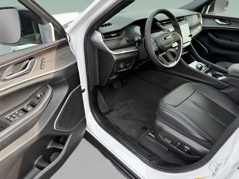 New 2026 Jeep Grand Cherokee Limited w/ Limited Altitude Package AWD/4WD image 15