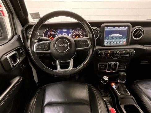 Used 2018 Jeep Wrangler Unlimited Sahara image 4