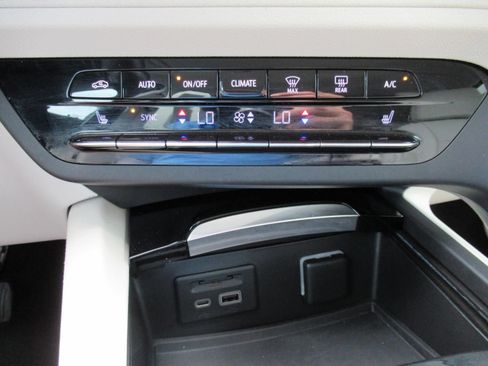 Used 2021 Buick Envision Essence w/ Technology Package I FWD image 27