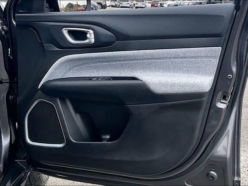 Used 2023 Jeep Compass Latitude image 26