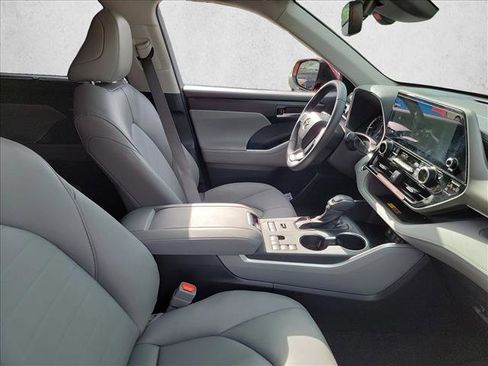 Used 2026 Toyota Highlander XLE AWD/4WD image 15