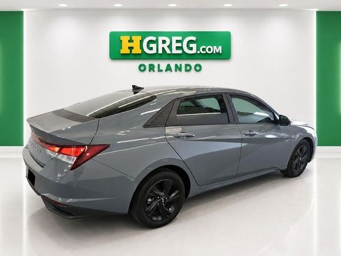 Used 2022 Hyundai Elantra SEL w/ Preferred Accessory Package FWD image 6