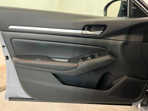 New 2026 Nissan Altima 2.5 SR w/ SR Midnight Edition Package FWD image 13