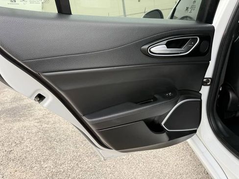 Used 2018 Alfa Romeo Giulia Base image 16