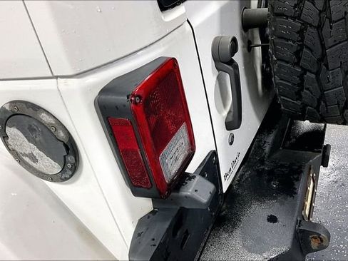 Used 2017 Jeep Wrangler Unlimited Sahara AWD/4WD image 20