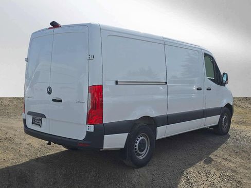 Used 2025 Mercedes-Benz Sprinter 2500 image 3